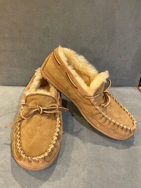 LL Bean Men's 8 Suede Lamb Fur Shearling Lined Moccasin Slippers Tan Warm